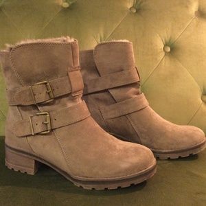 White Mountain Beige Booties with faux fur